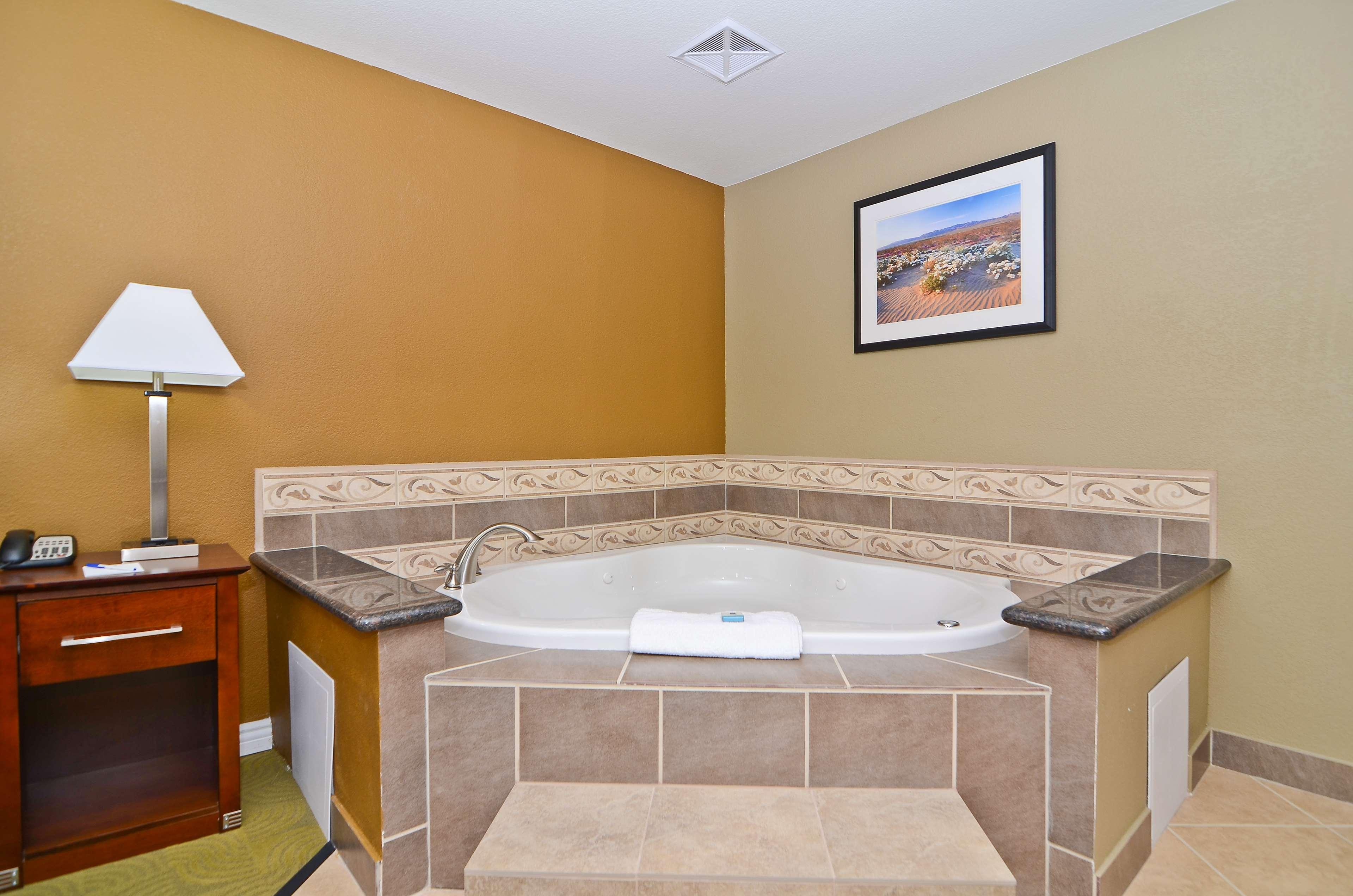 Best Western California City Inn & Suites Bilik gambar